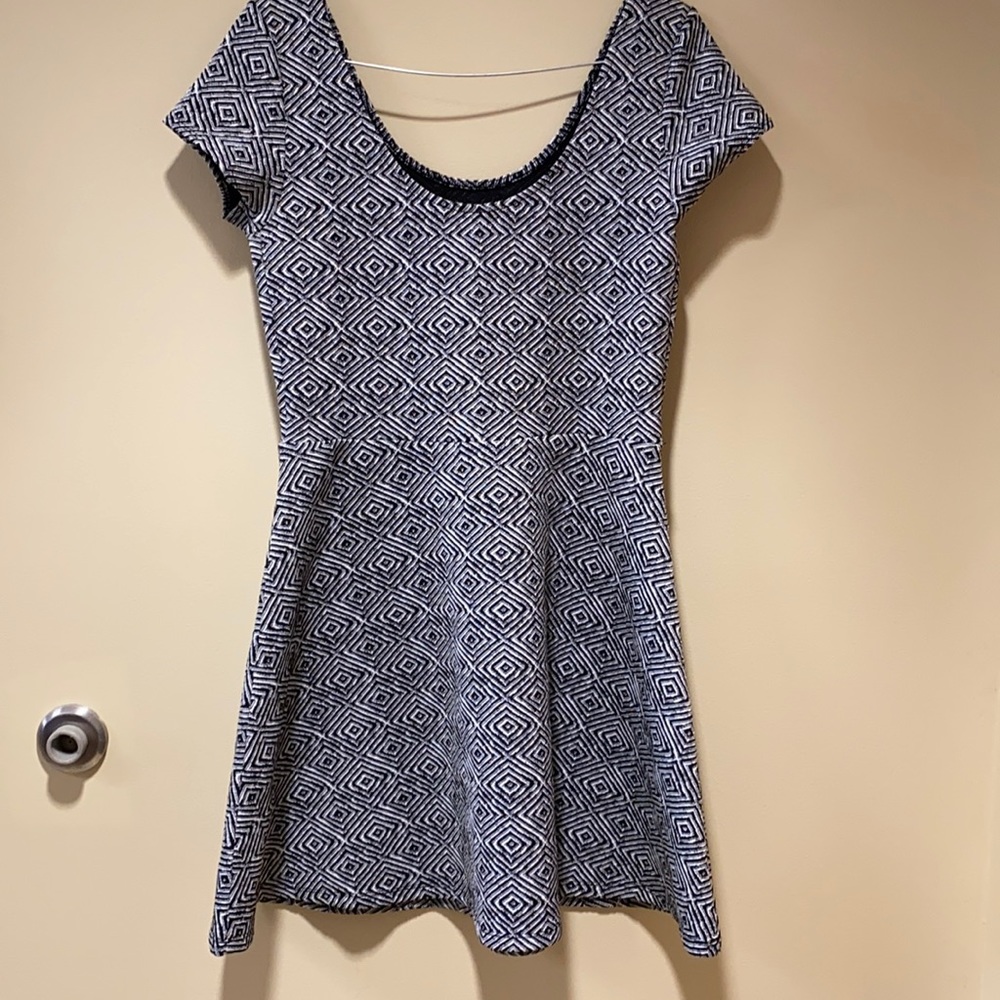 Cute black and white patterned dress!